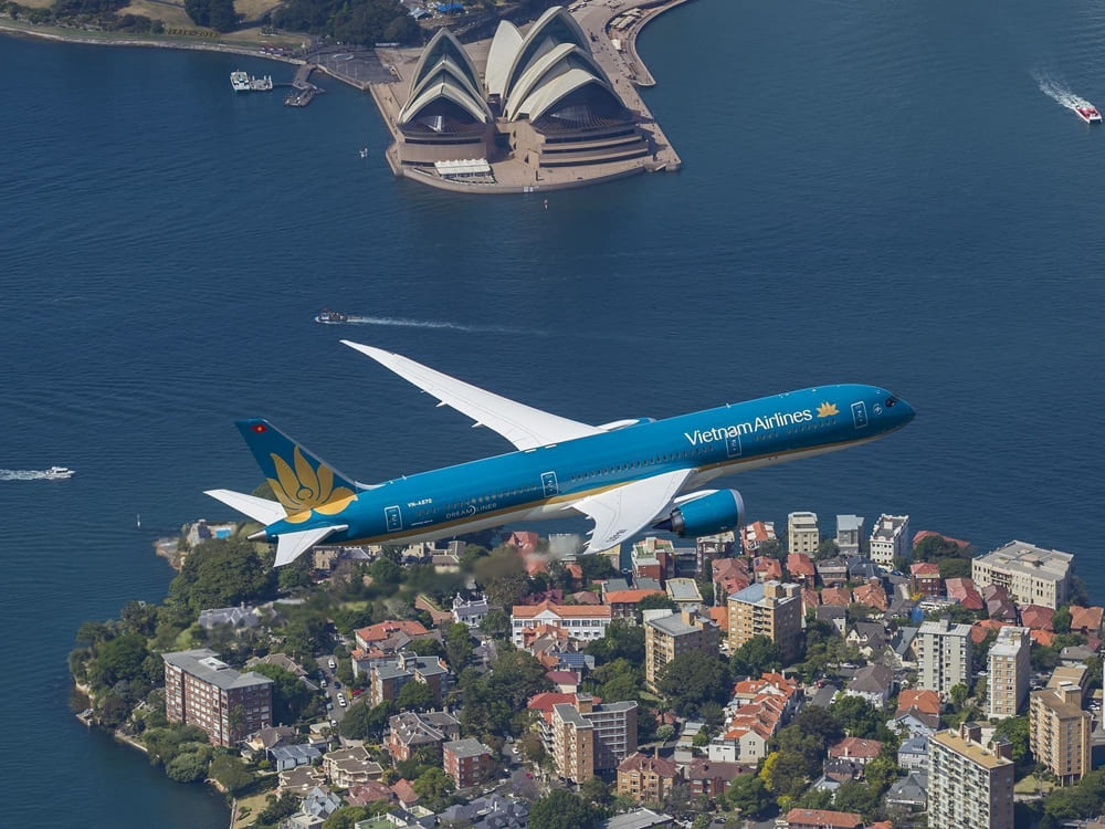 Vietnam Airlines khai thác nhiều chặng bay thẳng và nối chuyến từ sân bay Sydney đến Việt Nam với tần suất mỗi ngày
